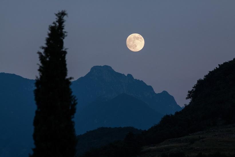 Pink Moon Full Moon Tonight 4